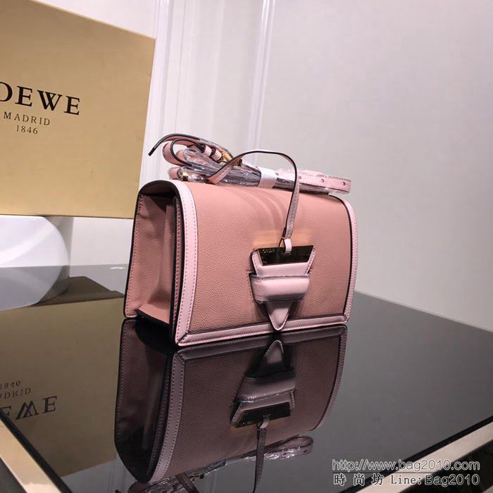 LOEWE羅意威 原單品質 Barcelona三角包 0158 最新概念款 小牛皮荔枝紋 肩背斜挎包  jdl1188